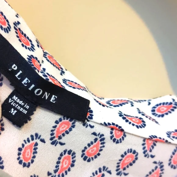 Patterned Blouse - Picture 3 of 4